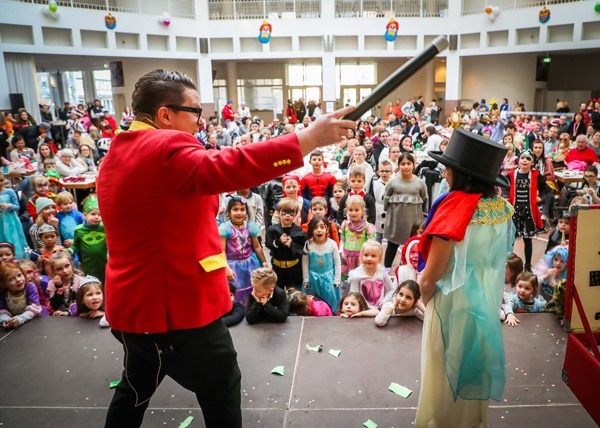 Zauberer Salasa beim Kinderkarneval